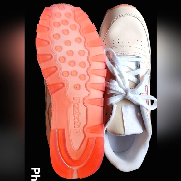 Reebok - Picture 2 of 4